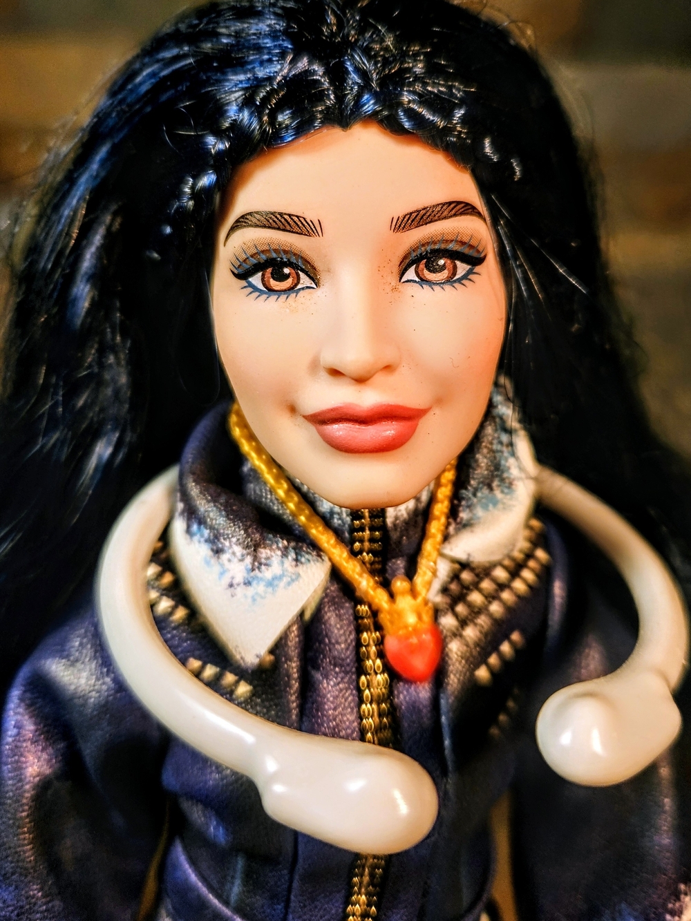 Mattel-Disney Descendants : 11"-Tall-Evie 10-th Annaversary Fashion Doll Collect